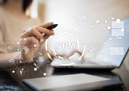 Hệ thống CRM là gì? Vai trò của CRM đối với mô hình CEM